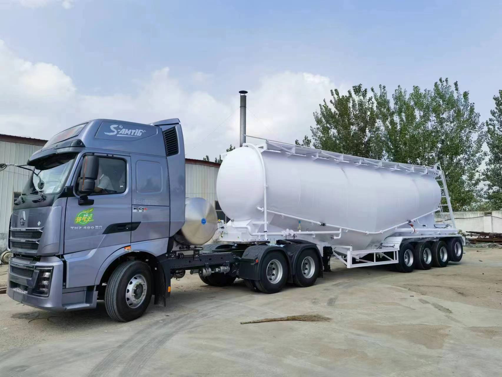 粉粒物料运输车