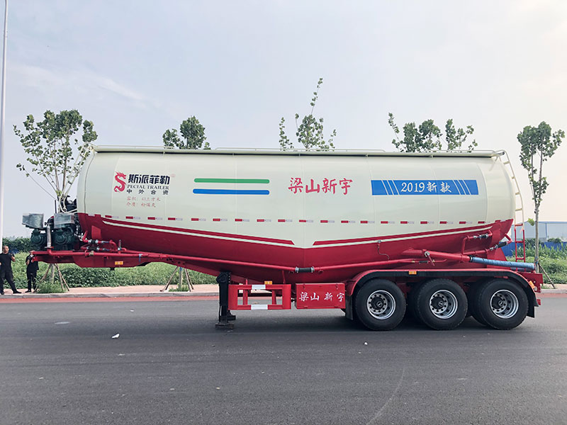 粉粒物料运输车